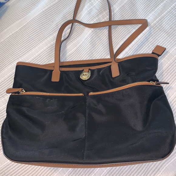 Michael Kors - Picture 1 of 4